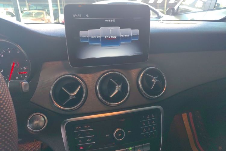 奔驰CLA 2019款 CLA 200 动感型中控内饰16