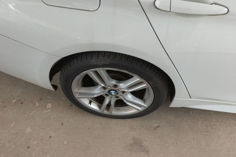 宝马3系 2017款 320Li M运动型车身外观6008