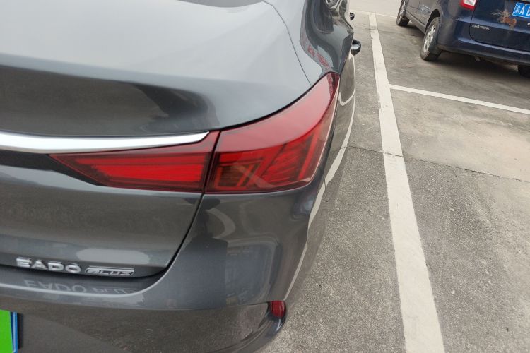 长安 逸动 2021款 PLUS 1.6L GDI 手动豪华型车身外观9