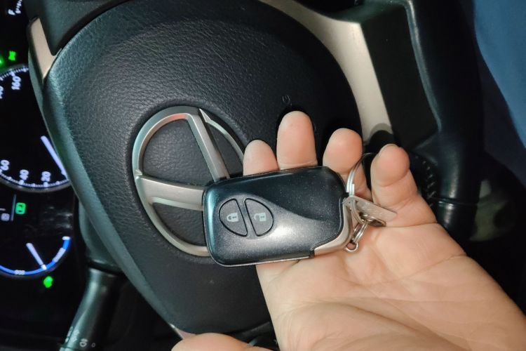 雷克萨斯CT 2017款 CT200h 精英版 单色 国V中控内饰7001