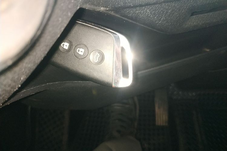 宝骏KiWi EV 2022款 设计师轻享版 三元锂中控内饰11