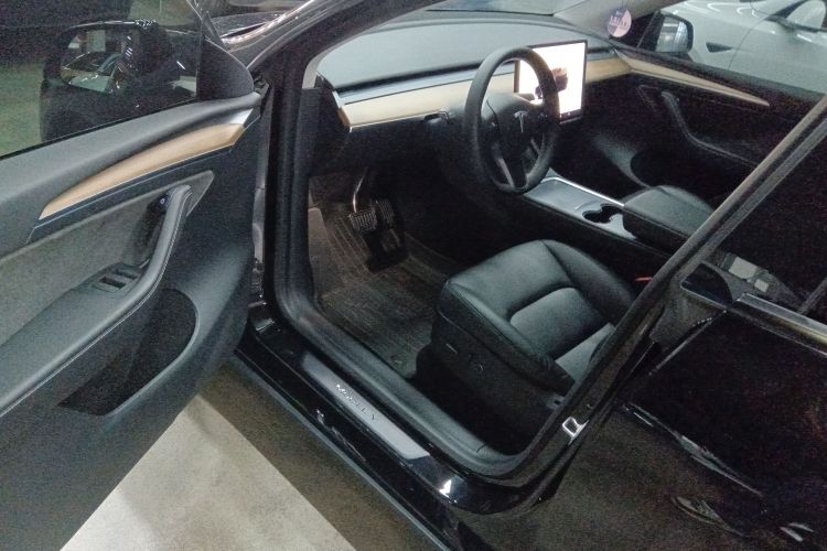 特斯拉 Model Y 2022款 后轮驱动版中控内饰7003