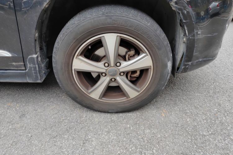 哈弗H6 2014款 升级版 2.0T 柴油 手动两驱都市型车身外观10