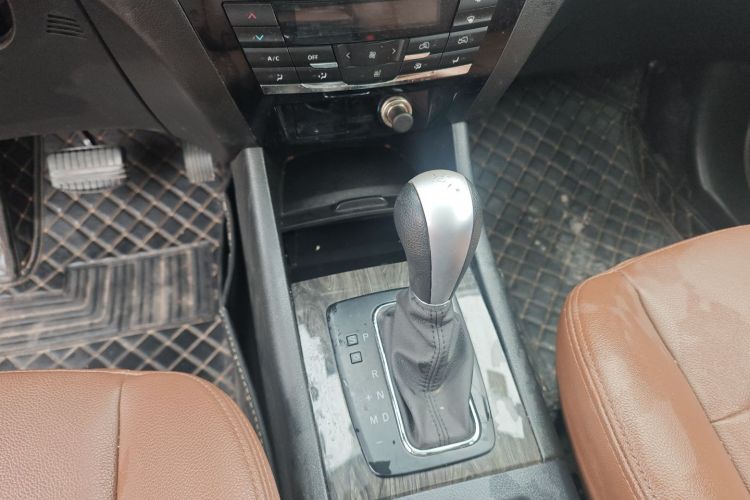 北汽威旺S50 2016款 1.5T CVT欢动尊贵型中控内饰18