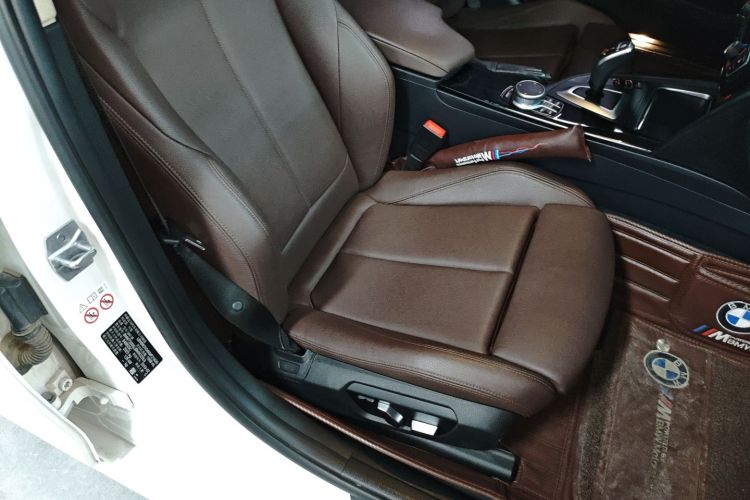 宝马3系 2019款 320Li M运动套装局部细节41