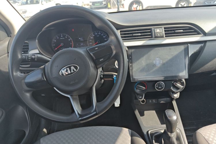 起亚K2 2017款 三厢 1.4L MT GLS中控内饰13