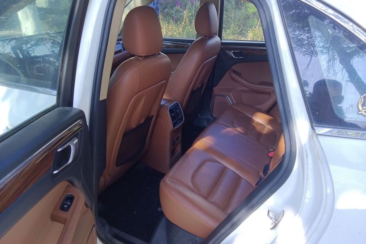 众泰SR9 2017款 2.0T 自动极致之心版中控内饰21