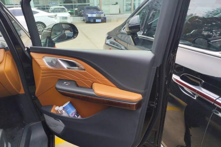 红旗HQ9 2023款 2.0T 智联旗领版中控内饰42