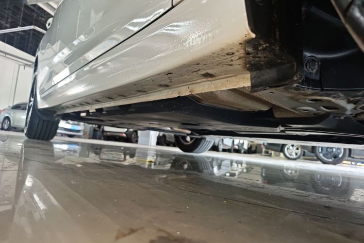 日产 轩逸 2022款 1.6L XL CVT悦享版机舱底盘29