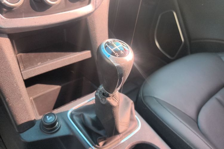 江铃 域虎3 2018款 2.5T柴油四驱豪华版长轴距局部细节18