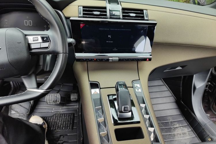 DS 7 2020款 35THP 蒙马特版中控内饰16