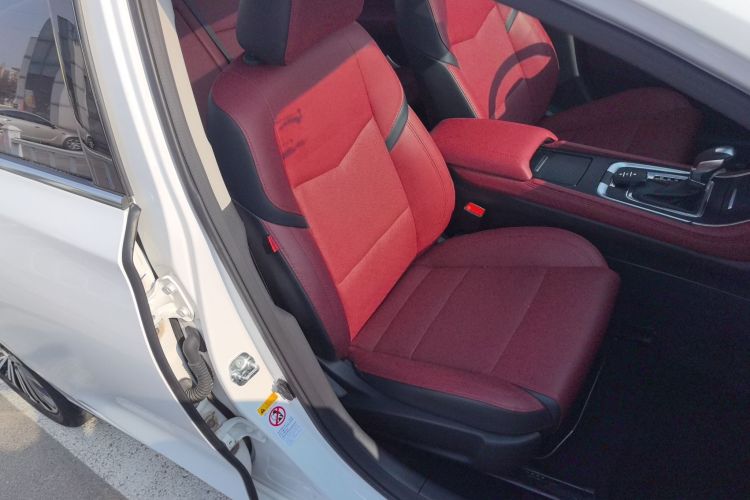 长安 逸动 2019款 蓝鲸版 280T GDI DCT极速型局部细节41