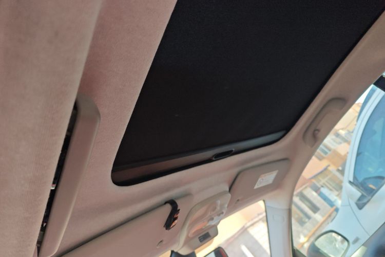 smart fortwo 2015款 1.0L 52千瓦硬顶激情版中控内饰22