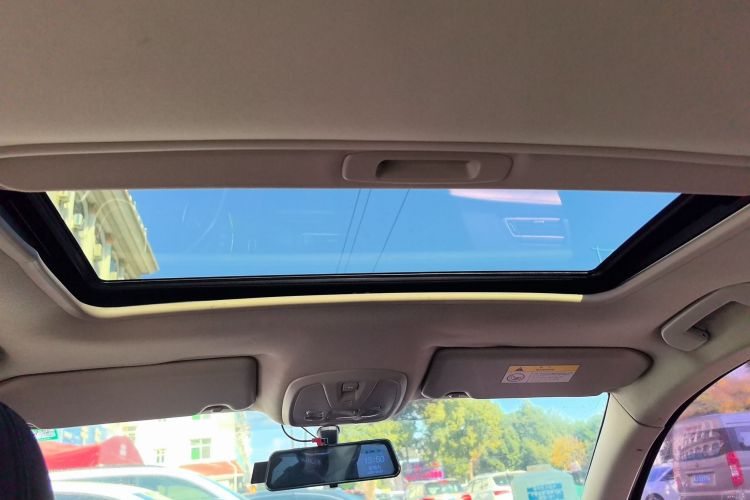 标致408 2016款 1.6T 自动豪华版中控内饰22