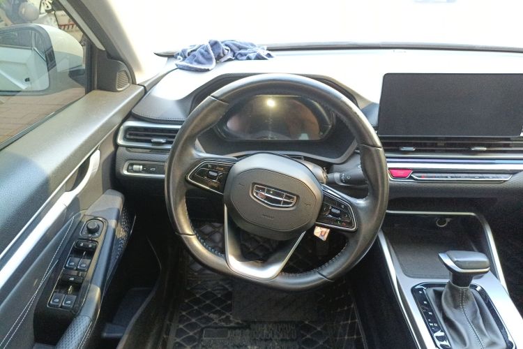 吉利汽车 帝豪 2022款 第4代 1.5L CVT尊贵型中控内饰13