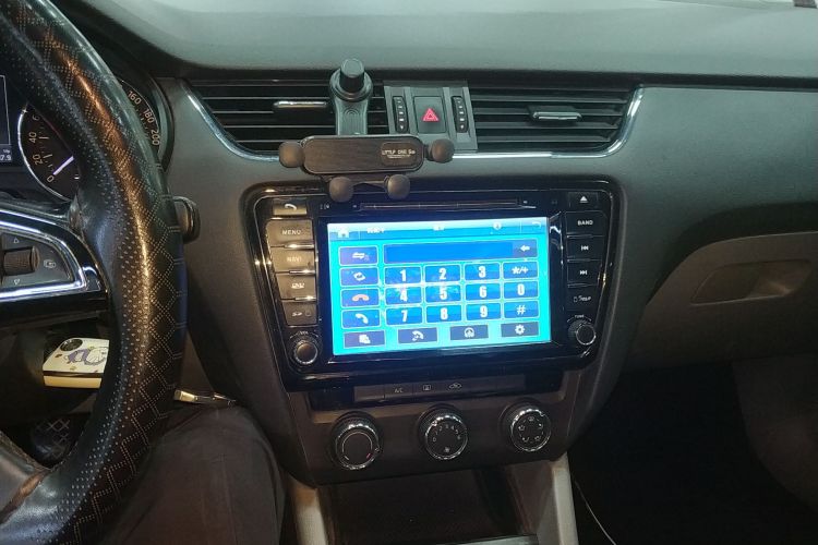 斯柯达 明锐 2015款 1.4TSI 手动逸俊版中控内饰16