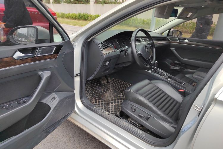 大众 迈腾 2019款 330TSI DSG 豪华型 国V中控内饰20