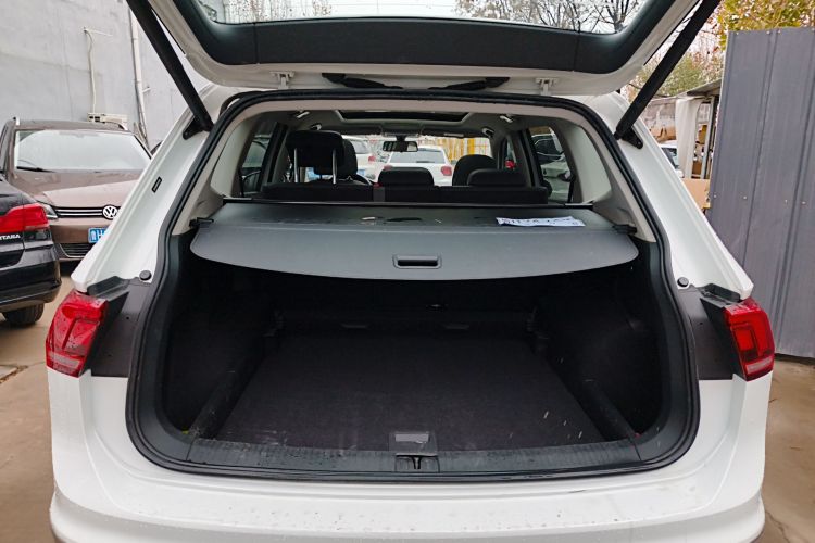 大众 途观L 2024款 300TSI 自动两驱智享版机舱底盘23