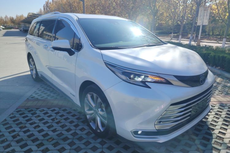 丰田 赛那SIENNA 2023款 2.5L混动 铂金版车身外观3