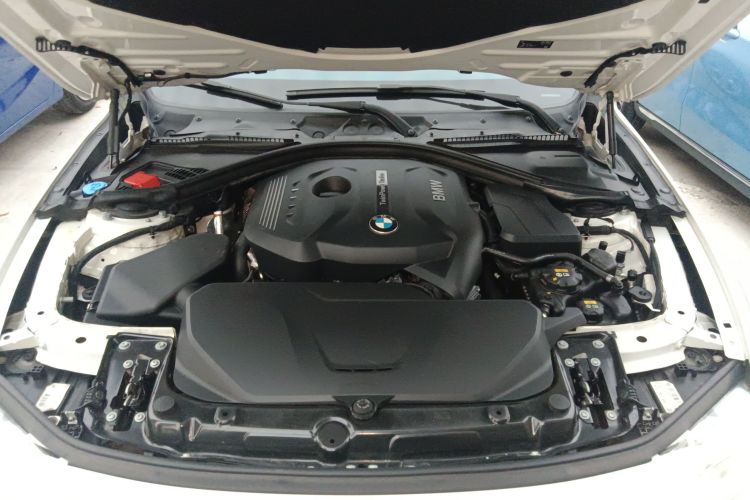 宝马3系 2019款 320Li M运动套装机舱底盘24