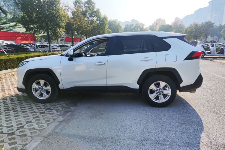 丰田 RAV4荣放 2020款 2.0L CVT两驱都市版车身外观4
