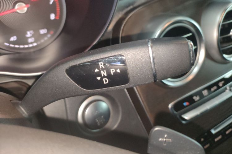 奔驰GLC 2016款 GLC 300 4MATIC 动感型中控内饰18