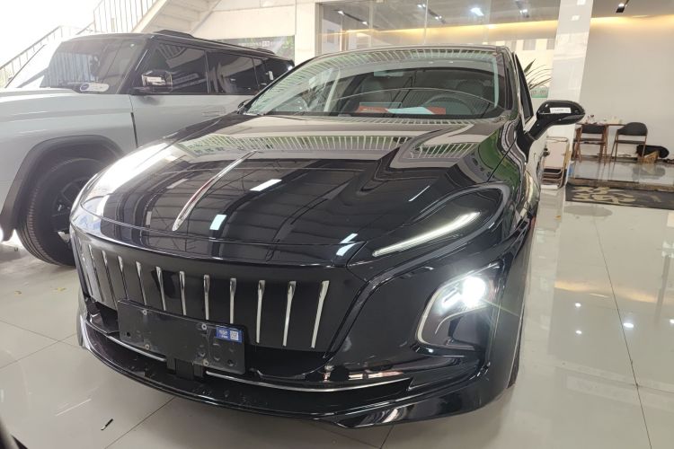 红旗E-QM5 2022款 431km 充电乐享版车身外观2