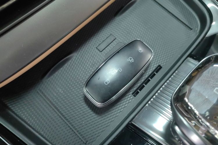 腾势D9 2024款 DM-i 980 四驱尊贵型中控内饰11