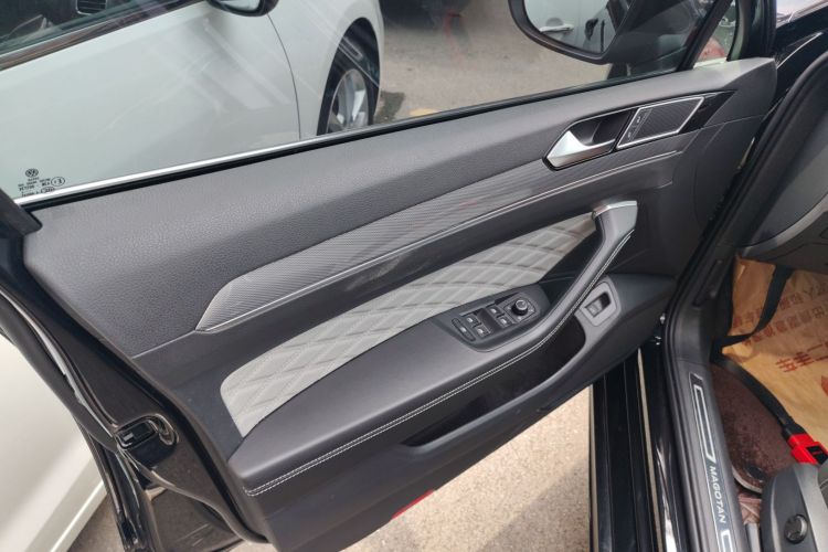 大众 迈腾 2023款 200万辆纪念版 330TSI DSG领先型中控内饰47