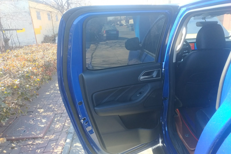 长城 炮 2023款 2.0T商用版手动柴油两驱精英型标箱GW4D20M中控内饰7008