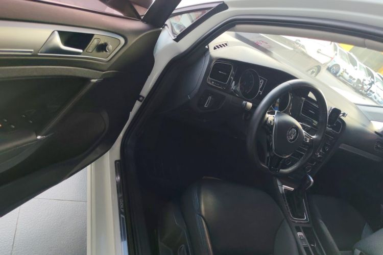 大众 高尔夫 2018款 230TSI 自动舒适型中控内饰20