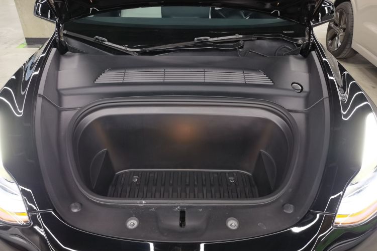 特斯拉 Model Y 2022款 长续航全轮驱动版机舱底盘24