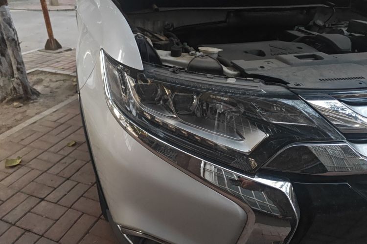 三菱 欧蓝德 2018款 2.4L 四驱豪华版 7座车身外观8