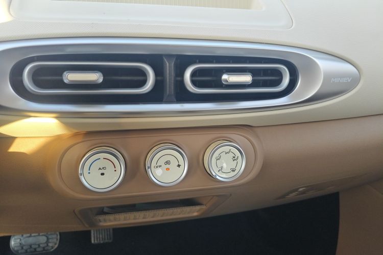 五菱汽车 宏光MINIEV 2025款 四门版 进阶款中控内饰16