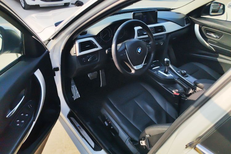 宝马3系 2013款 316i 进取型中控内饰20