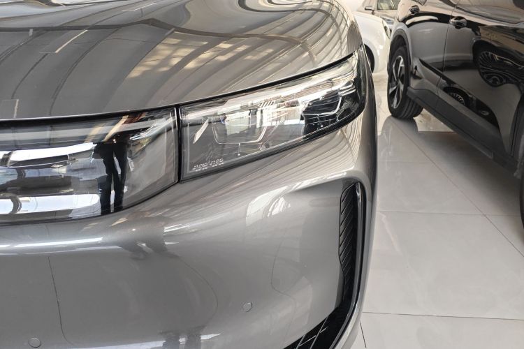 岚图汽车 岚图FREE 2025款 FREE+ 后驱乾崑版局部细节36