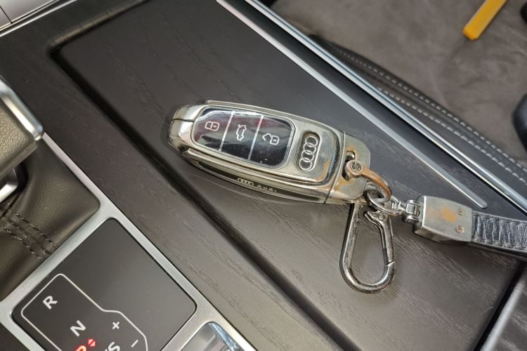 奥迪A6L 2024款 45 TFSI quattro 臻选动感型中控内饰11