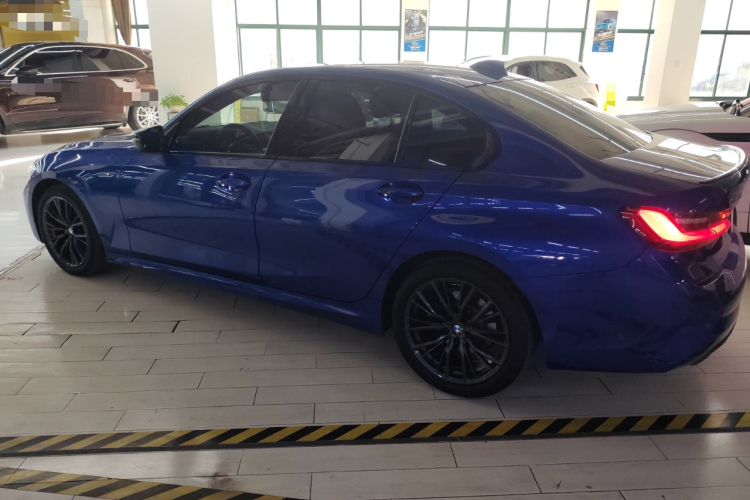 宝马3系 2020款 325i M运动曜夜套装车身外观4