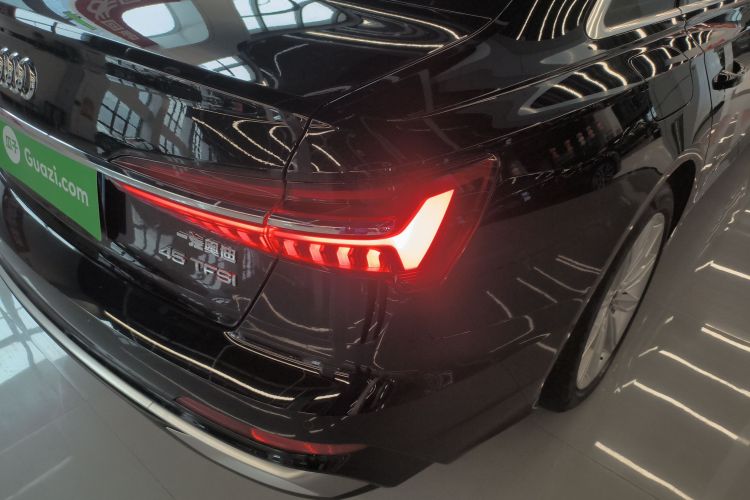 奥迪A6L 2024款 45 TFSI 臻选动感型车身外观9
