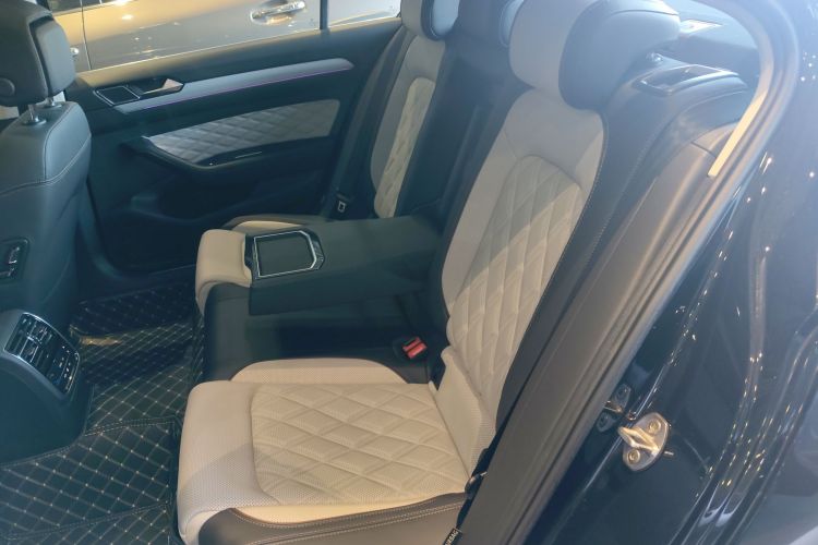 大众 迈腾 2023款 200万辆纪念版 330TSI DSG豪华型中控内饰7004