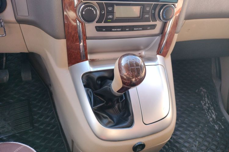 福田 风景G5 2020款 2.0L长轴平顶9座多用途乘用车1TZS局部细节18