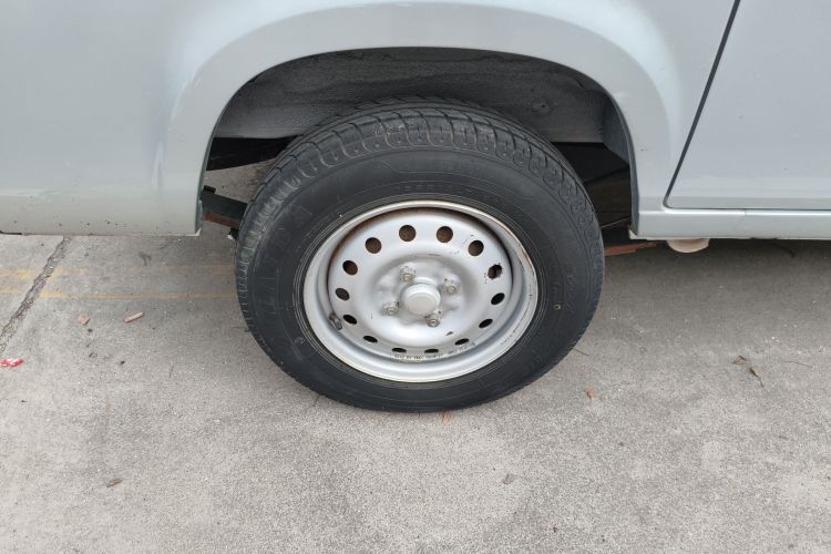 五菱汽车 五菱之光 2020款 1.2L 厢式运输车实用型 国VI 5座 LSI车身外观6008