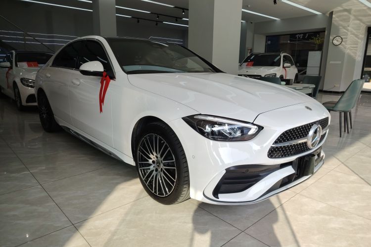 奔驰C级 2024款 改款 C 260 L 运动版车身外观3