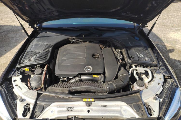 奔驰C级 2019款 C 260 L 运动版机舱底盘24