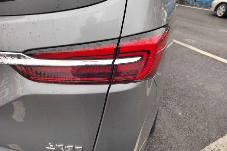 别克GL8 2023款 改款 陆上公务舱 豪华型车身外观9