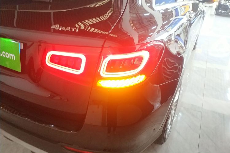 奔驰GLC 2020款 GLC 260 L 4MATIC 动感型车身外观6006