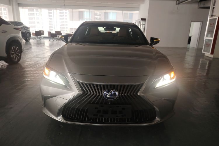 雷克萨斯ES 2018款 300h 卓越版 国VI车身外观2