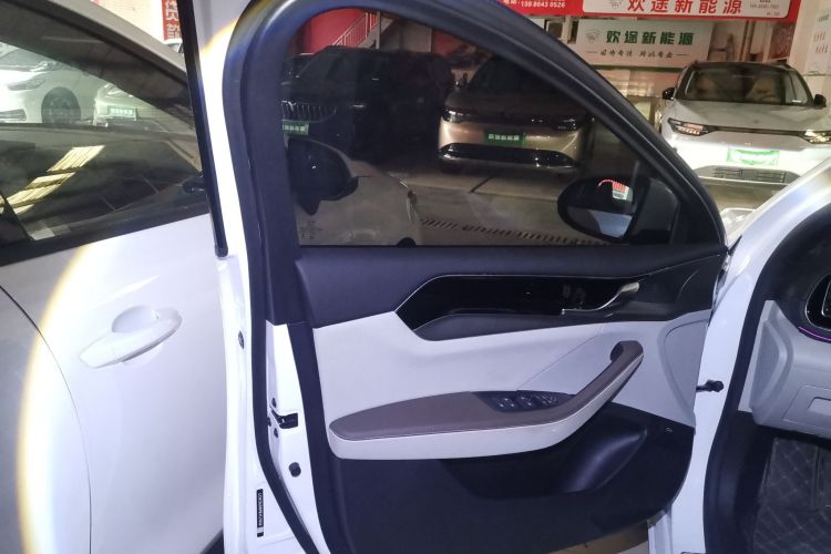 比亚迪 秦PLUS 2024款 荣耀版 EV 510KM领先型中控内饰47