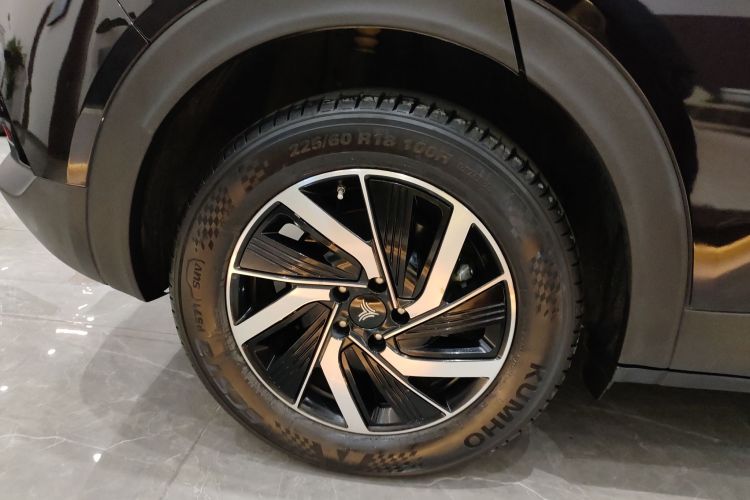 哪吒汽车 哪吒U 2021款 Pro 400 巡航版车身外观6008