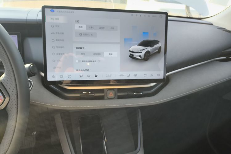 领克06 EM-P 2025款 EM-P 126长续航Halo中控内饰16